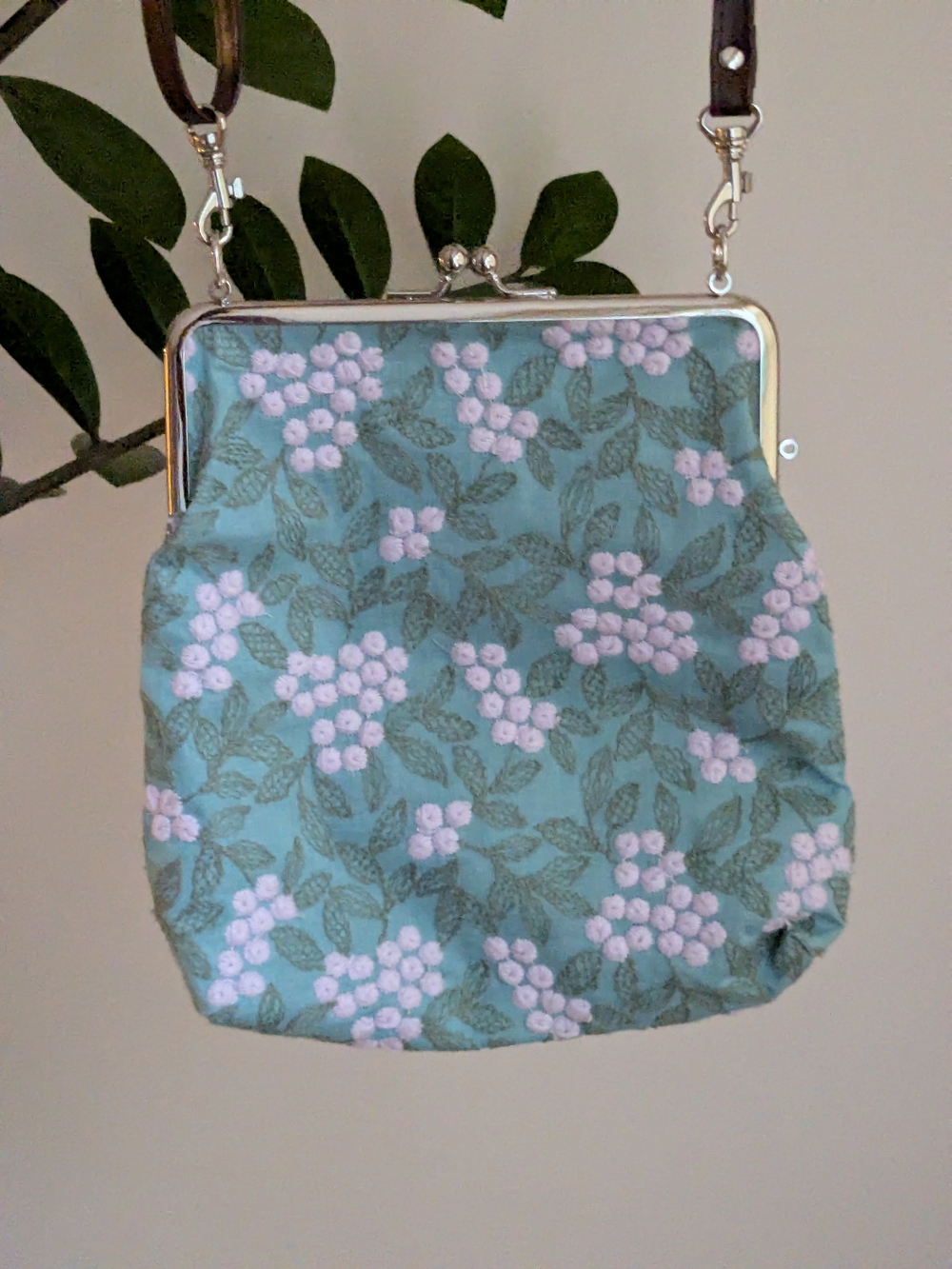 Pocchiri Japan Garden Lace Green Embroidered Kiss Lock Bag